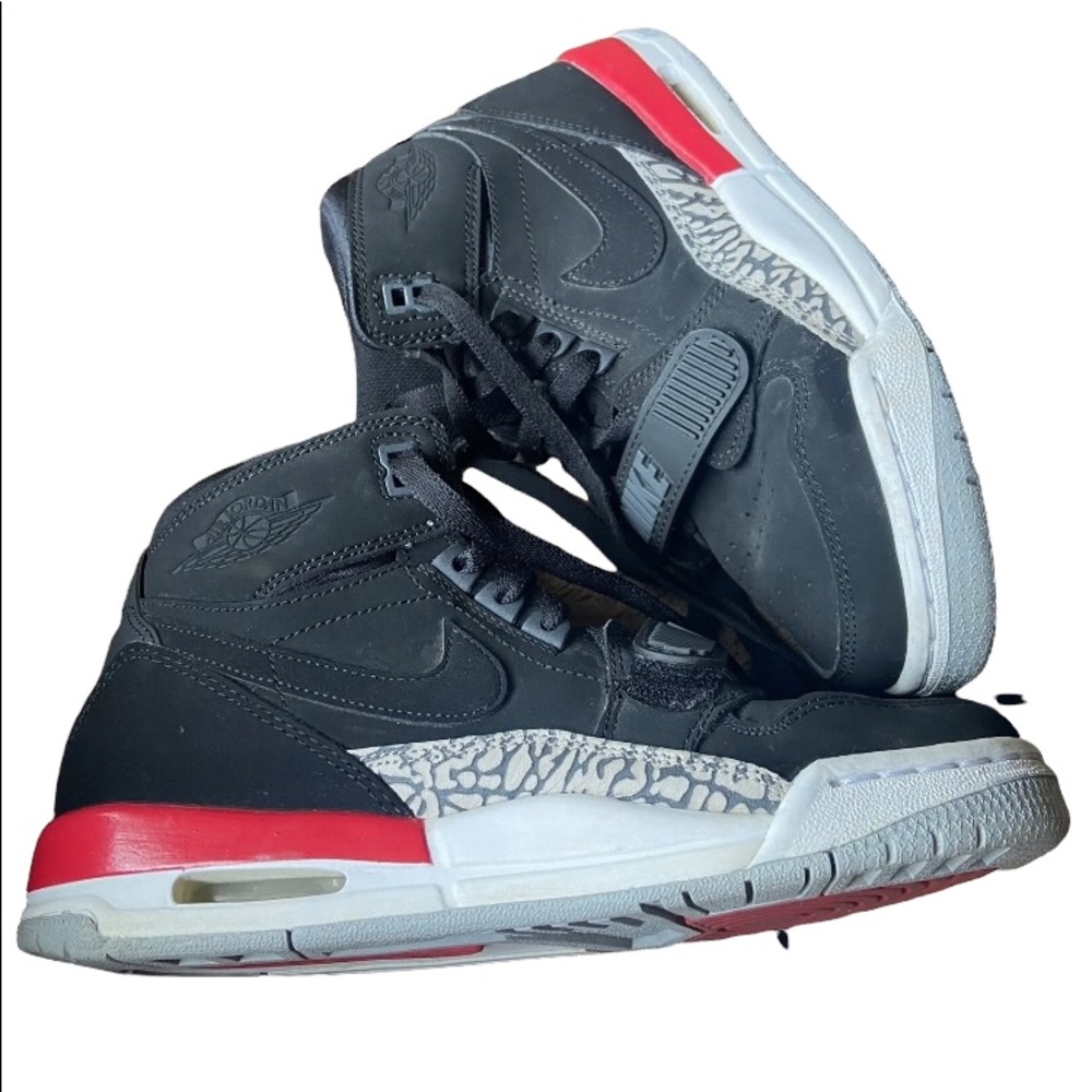 boys Size 4.5 Y-2018Jordan Legacy 312 GS 'Black Fire Red'